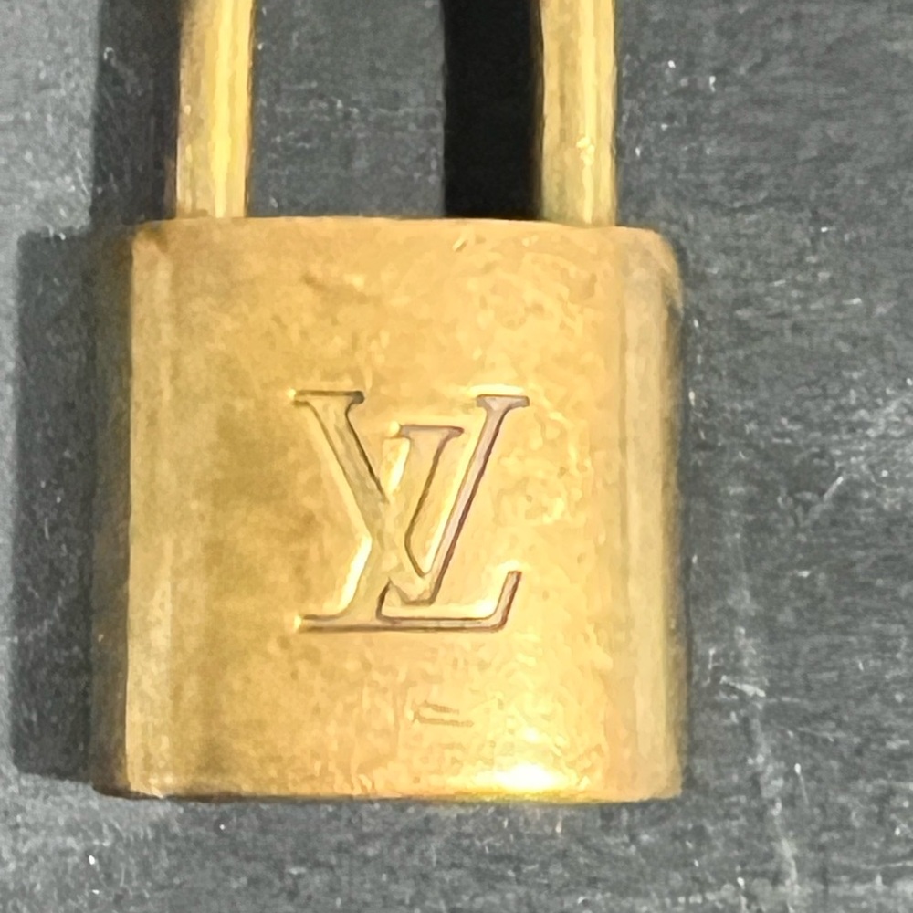 Louis Vuitton Gold lock for handbag - Picture 5 of 9